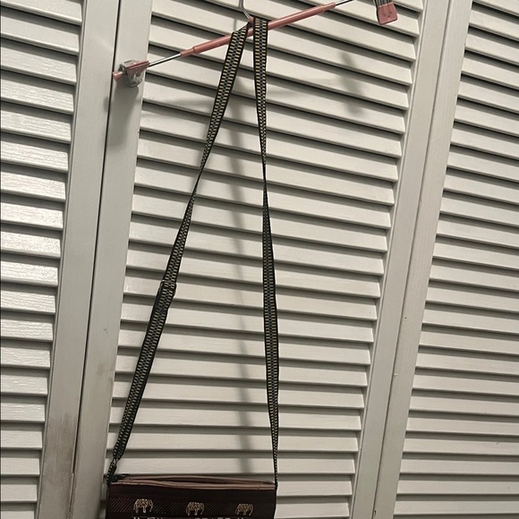 #0976+Elephant Patterned Maroon Crossbody Bag - Picture 3 of 6